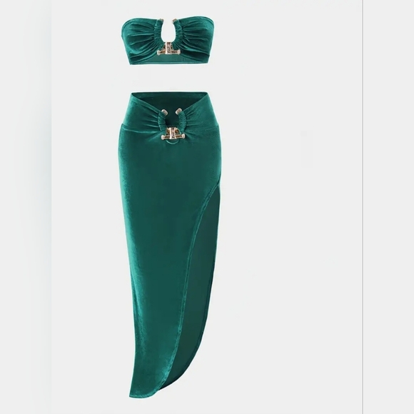 Elegant Green Velvet Skirt Set - Picture 1 of 2